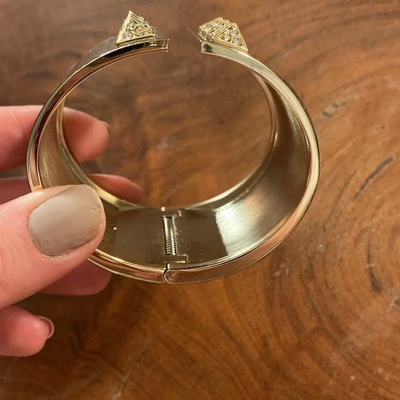 Victoria’s Secret Studded Gold Tone Cuff with Rhinestones New in Box - Picture 4 of 8
